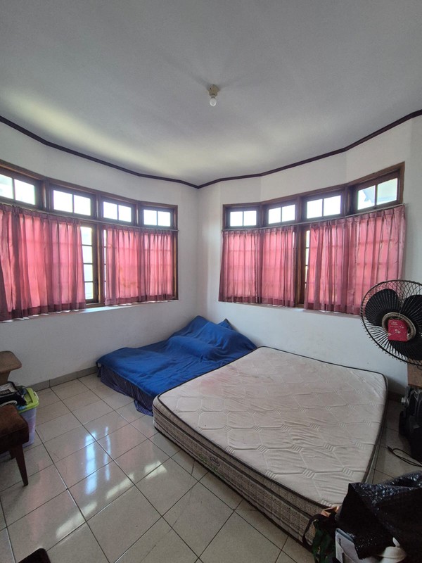 Dijual rumah 2 lantai terawat dan siap huni di Jl Kemuning 1, Pejaten Timur, Pasar Minggu Jakarta selatan