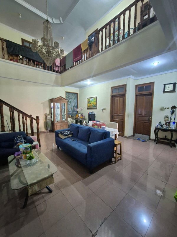 Dijual rumah 2 lantai terawat dan siap huni di Jl Kemuning 1, Pejaten Timur, Pasar Minggu Jakarta selatan