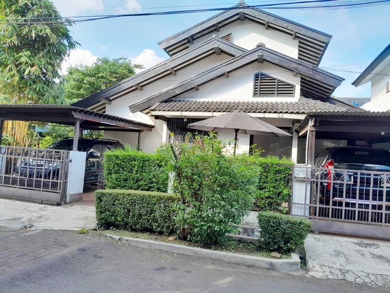 Rumah Bagus 2 Lantai, Lokasi Strategis di Bintaro Sektor 2