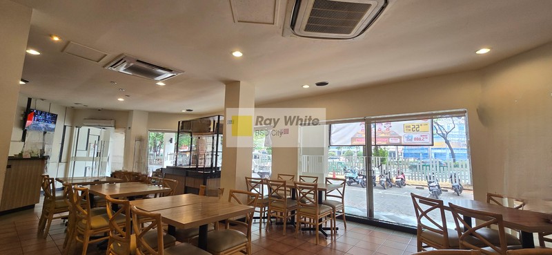 Ruko hadap Jalan raya Utama BSD, Facade lebar.