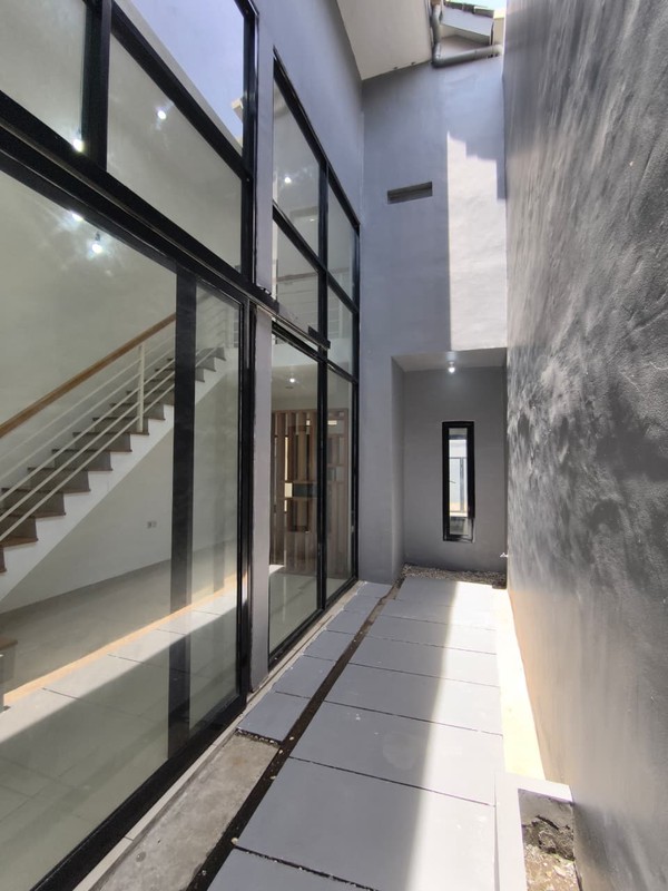 Rumah 2 Lantai SHM Gunung Anyar Surabaya Timur