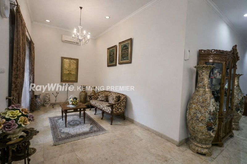 Rumah Jual DI Kawasan Strategis di Duren Tiga - Jakarta Selatan