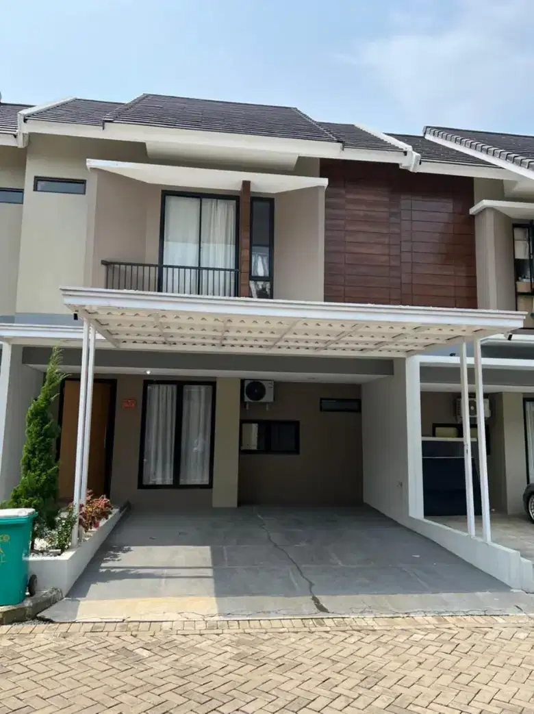 RUMAH DIJUAL SANGAT BAGUS FASILITAS KOLAM RENANG