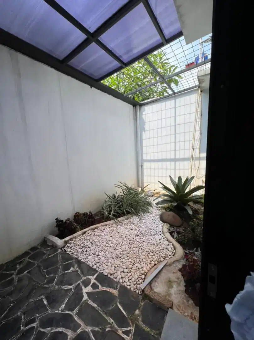 RUMAH DIJUAL SANGAT BAGUS FASILITAS KOLAM RENANG