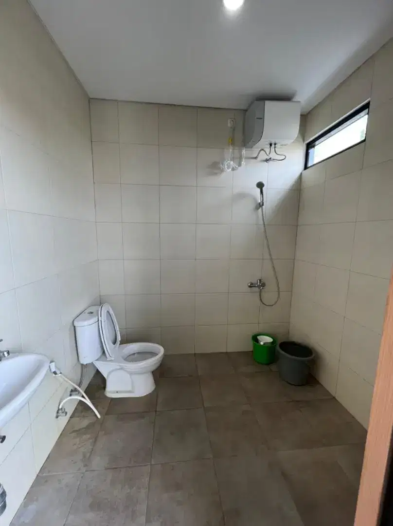 RUMAH DIJUAL SANGAT BAGUS FASILITAS KOLAM RENANG