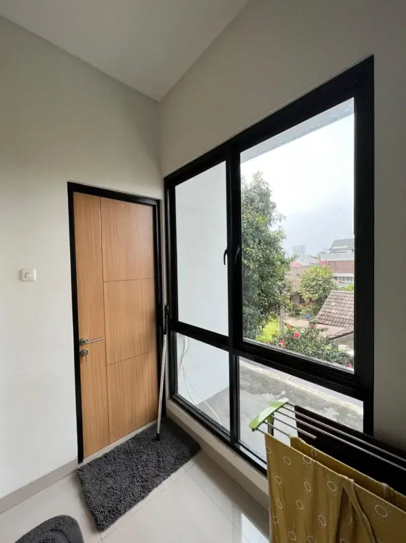 RUMAH DIJUAL SANGAT BAGUS FASILITAS KOLAM RENANG