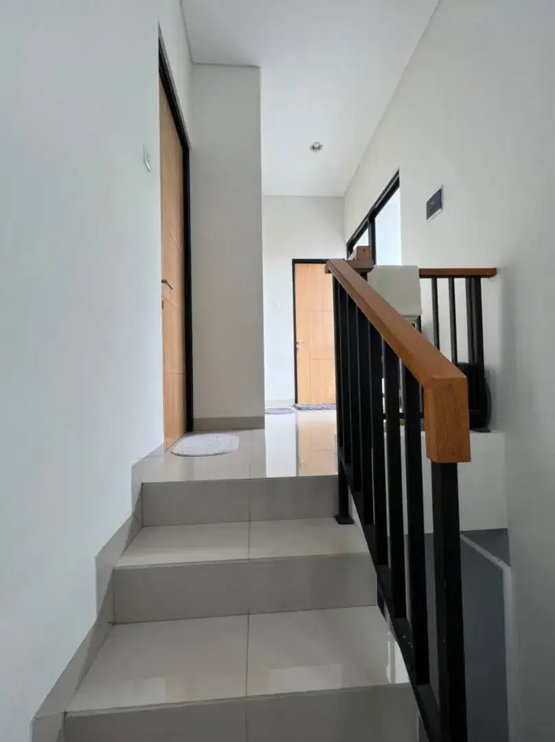 RUMAH DIJUAL SANGAT BAGUS FASILITAS KOLAM RENANG