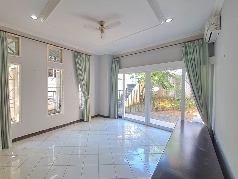 Rumah Asri & Strategis di Kasuari Sektor 9 Bintaro - Lingkungan Eksklusif & Tenang