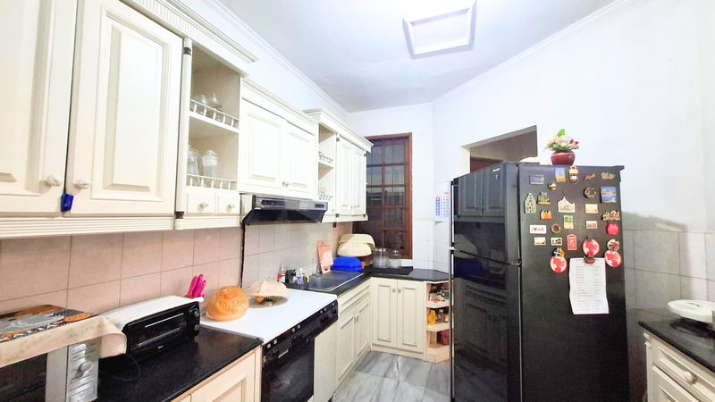 DIJUAL RUMAH MEWAH DENGAN TAMAN ASRI & KOLAM RENANG DI PEJATEN - JAKARTA SELATAN