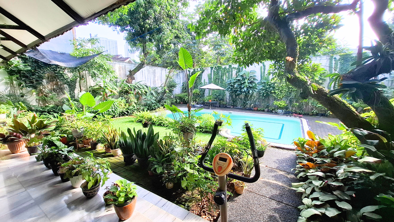 DIJUAL RUMAH MEWAH DENGAN TAMAN ASRI & KOLAM RENANG DI PEJATEN - JAKARTA SELATAN