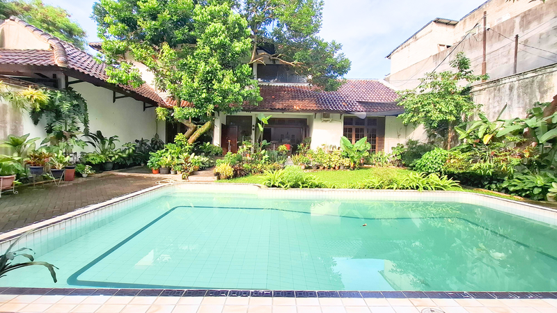 DIJUAL RUMAH MEWAH DENGAN TAMAN ASRI & KOLAM RENANG DI PEJATEN - JAKARTA SELATAN