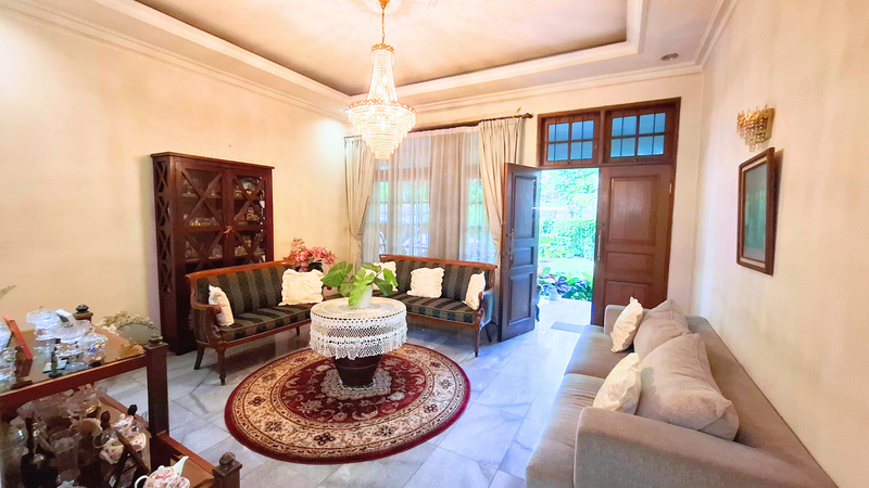 DIJUAL RUMAH MEWAH DENGAN TAMAN ASRI & KOLAM RENANG DI PEJATEN - JAKARTA SELATAN