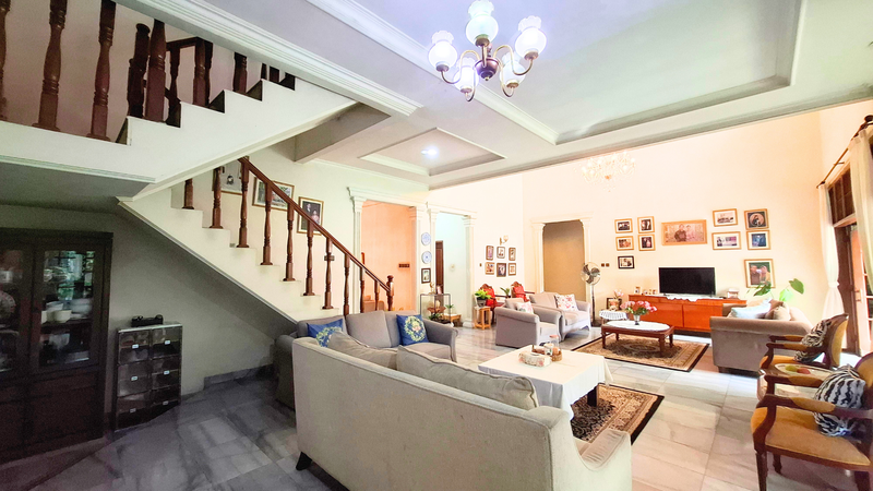 DIJUAL RUMAH MEWAH DENGAN TAMAN ASRI & KOLAM RENANG DI PEJATEN - JAKARTA SELATAN