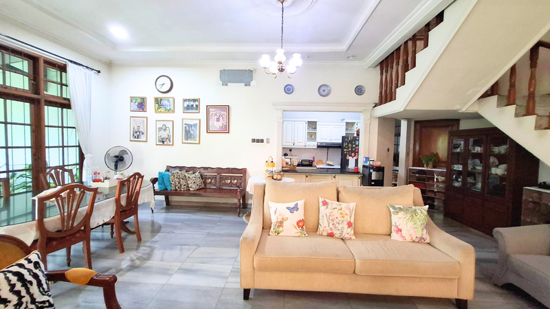 DIJUAL RUMAH MEWAH DENGAN TAMAN ASRI & KOLAM RENANG DI PEJATEN - JAKARTA SELATAN