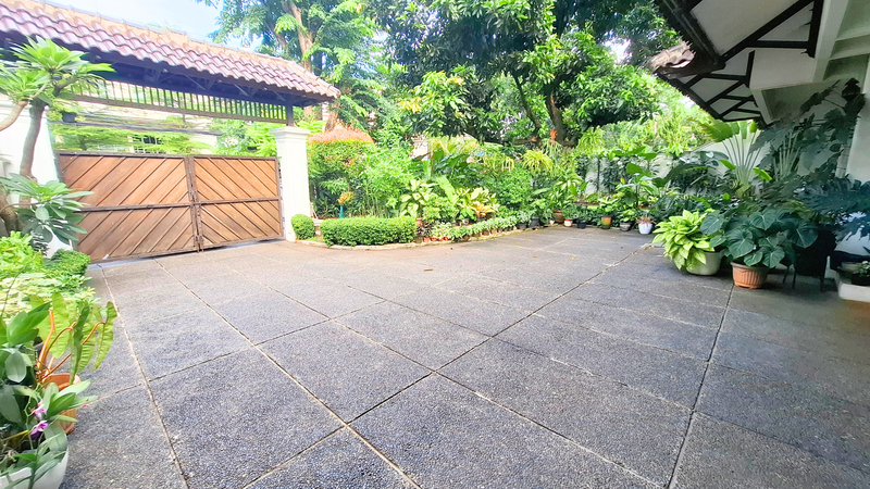 DIJUAL RUMAH MEWAH DENGAN TAMAN ASRI & KOLAM RENANG DI PEJATEN - JAKARTA SELATAN