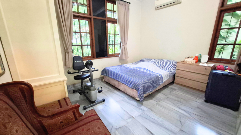 DIJUAL RUMAH MEWAH DENGAN TAMAN ASRI & KOLAM RENANG DI PEJATEN - JAKARTA SELATAN