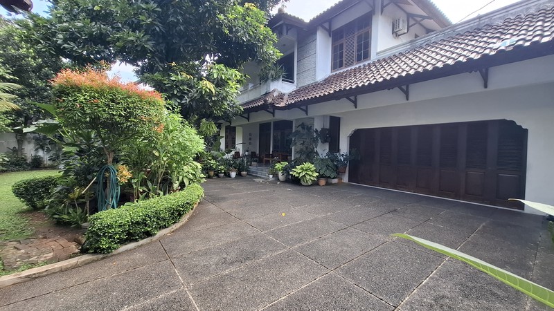 DIJUAL RUMAH MEWAH DENGAN TAMAN ASRI & KOLAM RENANG DI PEJATEN - JAKARTA SELATAN