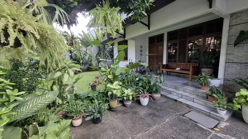 DIJUAL RUMAH MEWAH DENGAN TAMAN ASRI & KOLAM RENANG DI PEJATEN - JAKARTA SELATAN