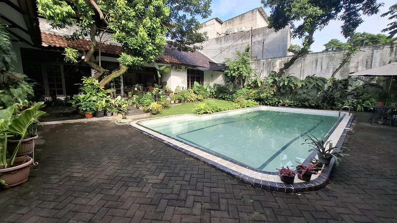 DIJUAL RUMAH MEWAH DENGAN TAMAN ASRI & KOLAM RENANG DI PEJATEN - JAKARTA SELATAN