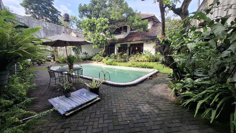 DIJUAL RUMAH MEWAH DENGAN TAMAN ASRI & KOLAM RENANG DI PEJATEN - JAKARTA SELATAN