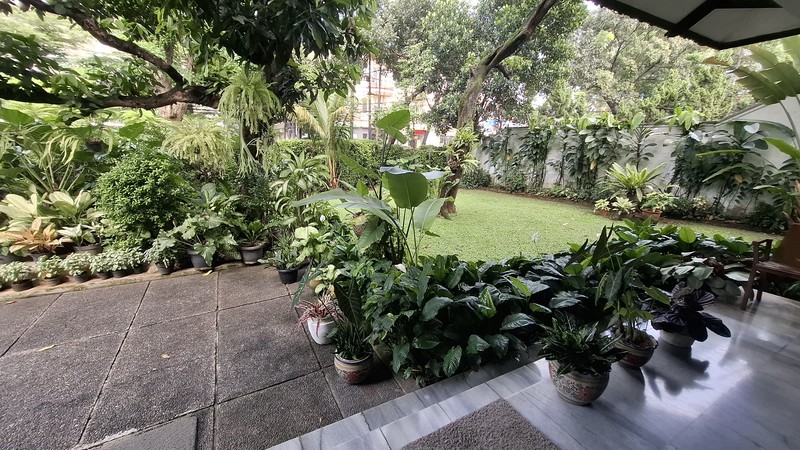 DIJUAL RUMAH MEWAH DENGAN TAMAN ASRI & KOLAM RENANG DI PEJATEN - JAKARTA SELATAN