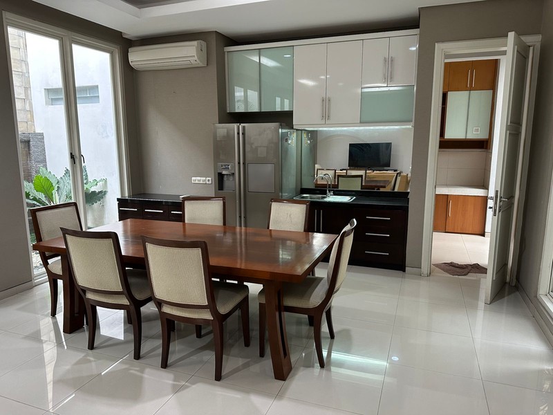 Rumah Dijual atau Disewakan di Raffles Garden Citraland Surabaya Barat Fully Furnish