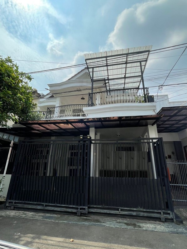 Rumah Minimalis, 2 Lantai, Bebas banjir di Bintaro Sektor 9