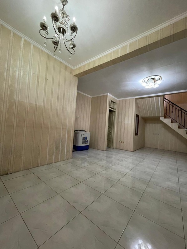 Rumah Minimalis, 2 Lantai, Bebas banjir di Bintaro Sektor 9