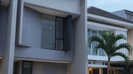 Dijual Rumah Baru Pandugo Timur - Penjaringan Sari - Rungkut - Rumah Baru Modern 2 Lanrai Surabaya Timur SPESIAL ROW Jalan LEBAR 20 Meter Dekat Raya MERR, UPN