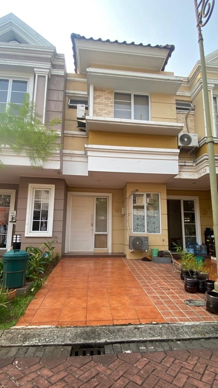 Termurah. Rumah modern Amarillo Village. gading Serpong