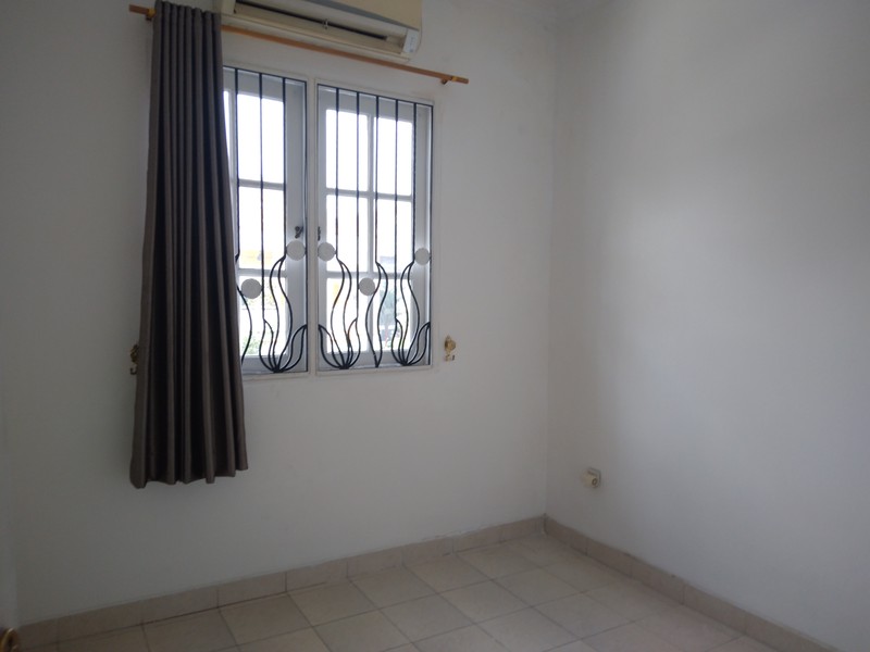 RUMAH CANTIIK DAN ASRI SIAP HUNI DI KOTA WISATA CIBUBUR HARGA NEGO