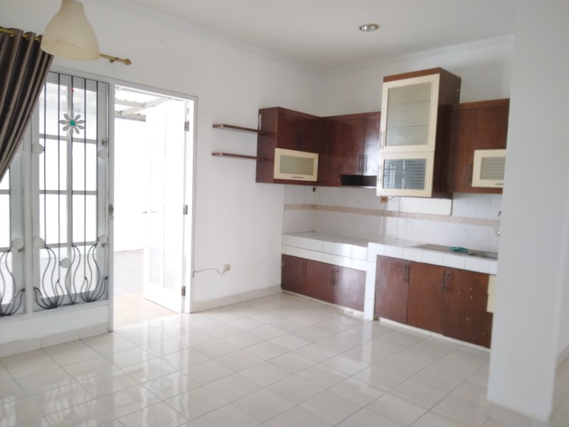 RUMAH CANTIIK DAN ASRI SIAP HUNI DI KOTA WISATA CIBUBUR HARGA NEGO