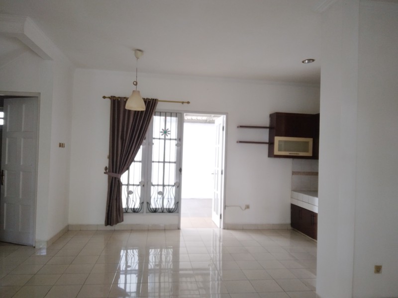 RUMAH CANTIIK DAN ASRI SIAP HUNI DI KOTA WISATA CIBUBUR HARGA NEGO