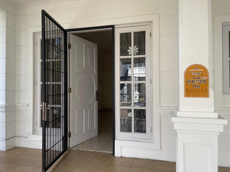 RUMAH CANTIIK DAN ASRI SIAP HUNI DI KOTA WISATA CIBUBUR HARGA NEGO