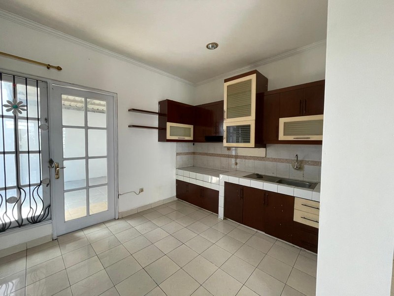 RUMAH CANTIIK DAN ASRI SIAP HUNI DI KOTA WISATA CIBUBUR HARGA NEGO