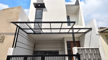 Brand New House di Griya Loka BSD City