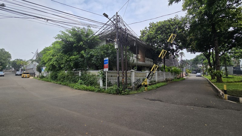 EXCLUSIVE Listing Ray White Senayan
Kav Tanah Hoek paling bagus!! Super Rare!
Lihat titiknya. 