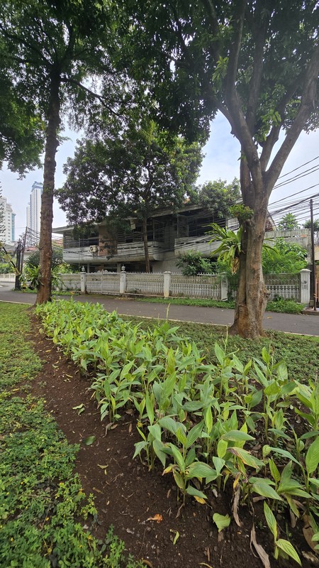 EXCLUSIVE Listing Ray White Senayan
Kav Tanah Hoek paling bagus!! Super Rare!
Lihat titiknya. 