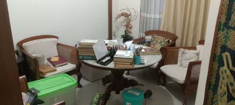 DI JUAL RUMAH SURABAYA TIMUR 2 LANTAI FULL FURNISH SIAP HUNI