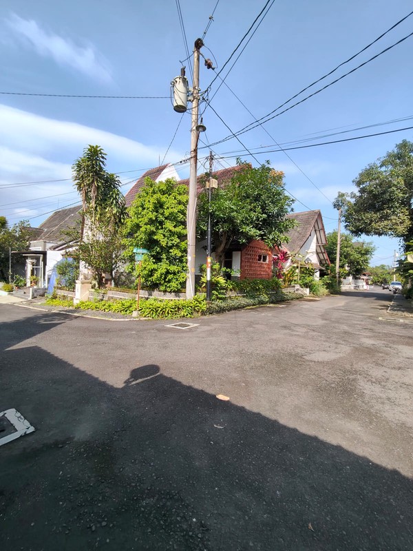 Rumah 2 Lantai Strategis di Dalam Perumahan Hanya 5 Menit ke Sleman City Hall, Sariharjo, Ngaglik, Sleman