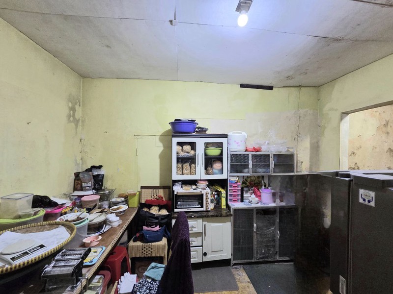 Kesempatan Langka! Rumah Hitung Tanah di Tebet Barat Jakarta Selatan - Area Favorit & Akses Mudah