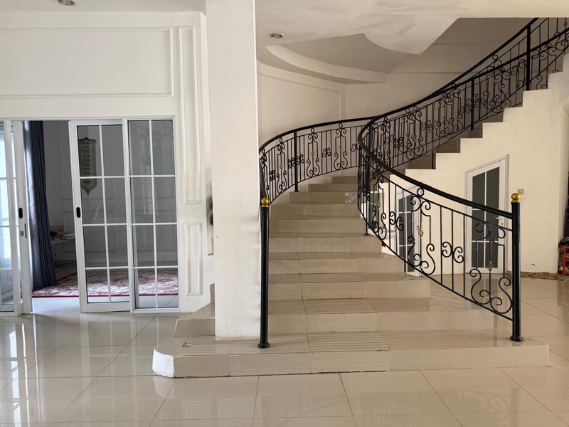 DISEWAKAN RUMAH MEWAH DI CINERE