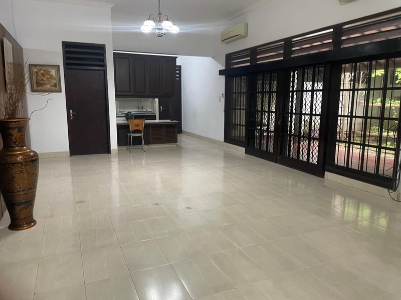 Rumah Lingkungan Asri Di Kebayoran Baru