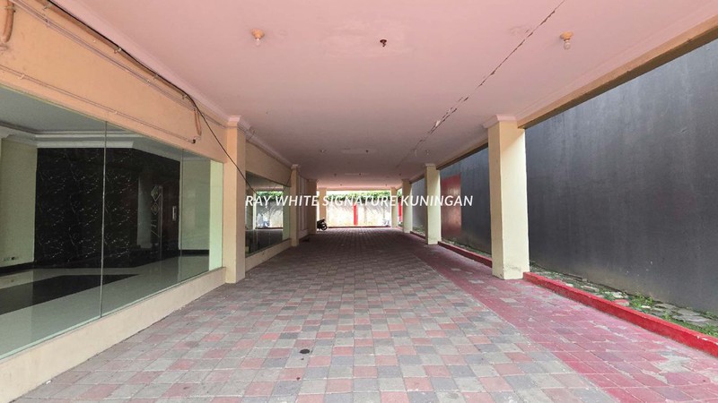 Gedung Komersial Strategis di Kawasan Cikini, Menteng