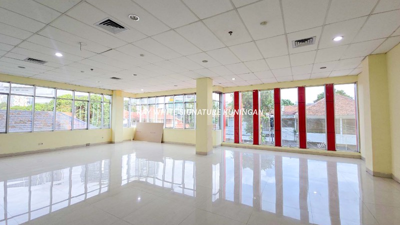 Gedung Komersial Strategis di Kawasan Cikini, Menteng