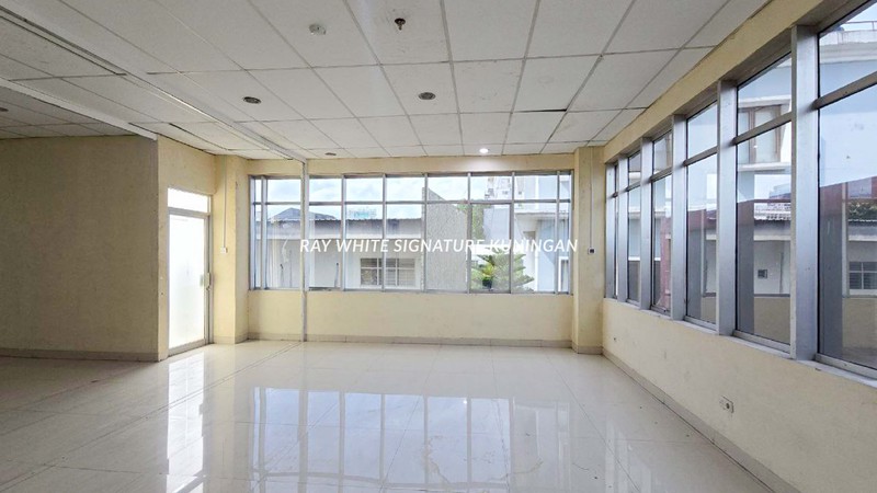 Gedung Komersial Strategis di Kawasan Cikini, Menteng