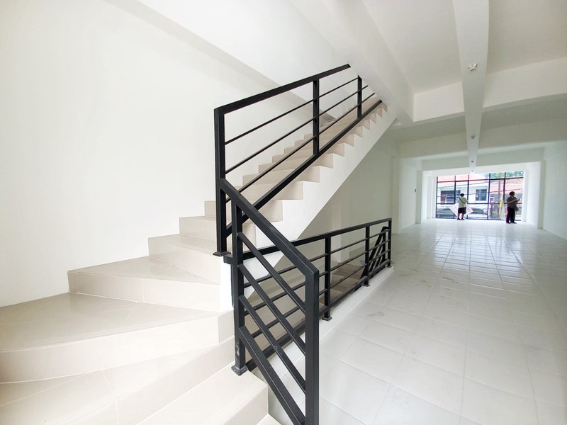 Ruko Baru Gress !!! di Jl. Ciliwung Surabaya Pusat, 3 Lantai, Strategis, SIAP PAKAI !!!