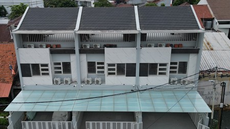 Brand New Townhouse Modern Minimalis Area Radio Dalam 