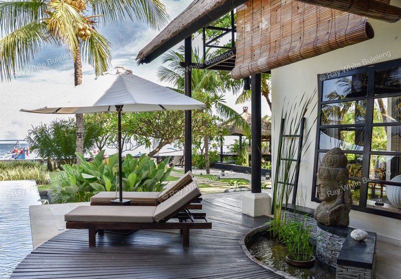 Lovina Beachfront Paradise - Spacious Villa with Pool & Tropical Garden