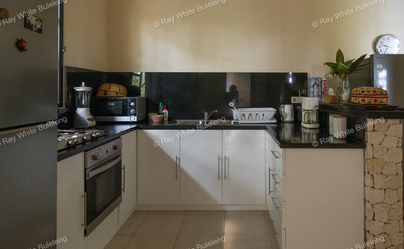 Lovina Beachfront Paradise - Spacious Villa with Pool & Tropical Garden